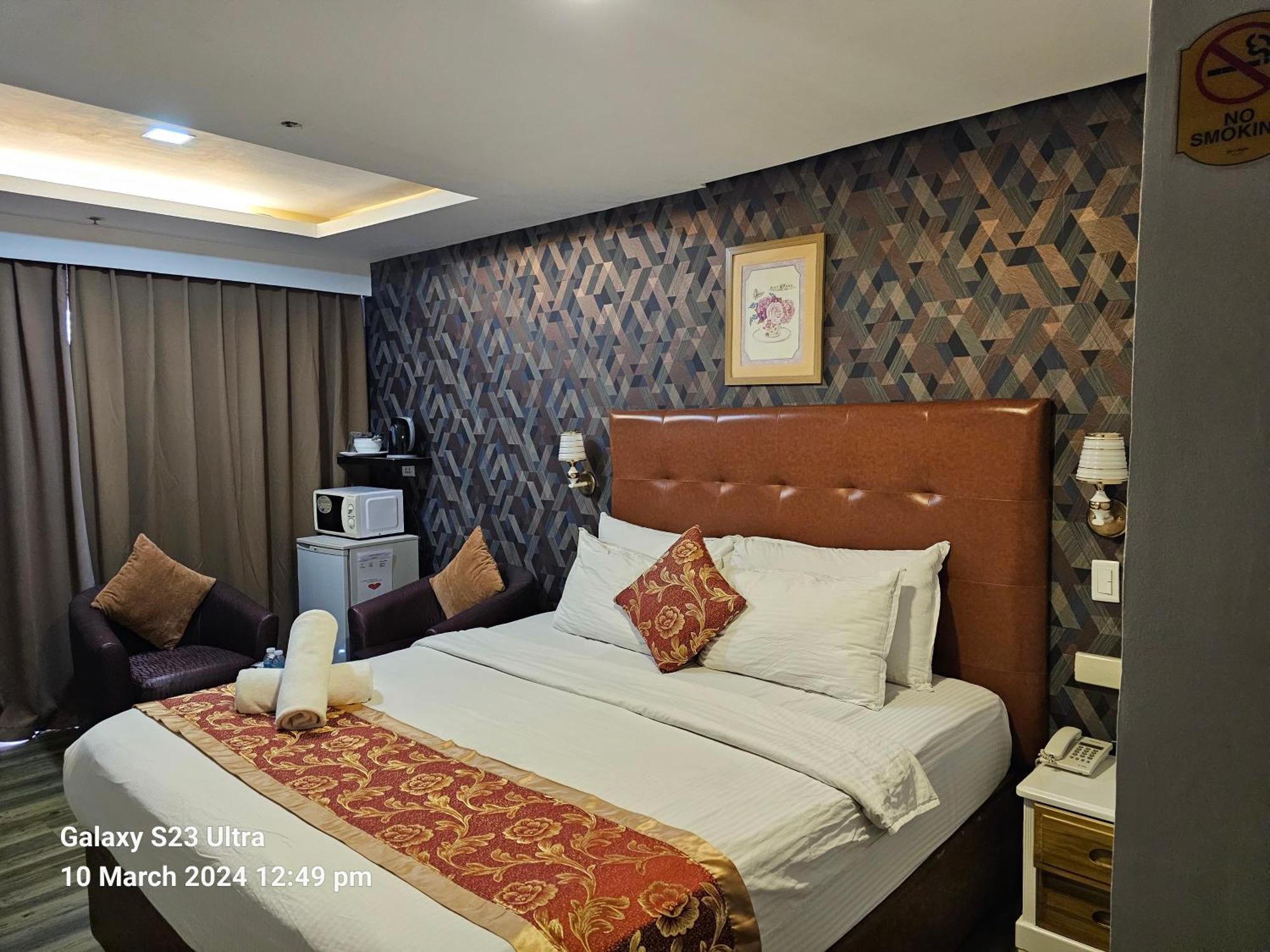 Jmm Grand Suites Манила Экстерьер фото